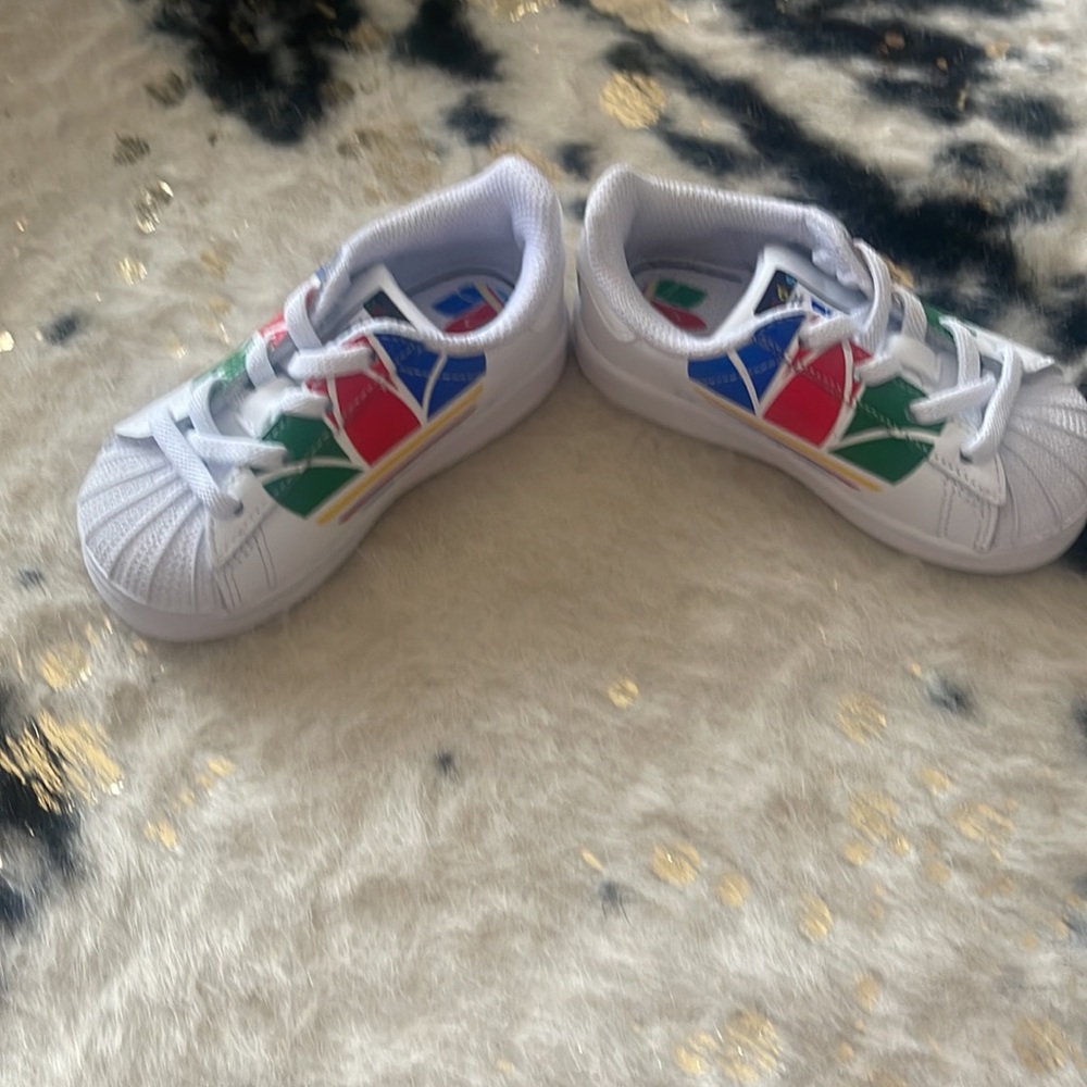 Shelltoe Adidas - Picture 3 of 4